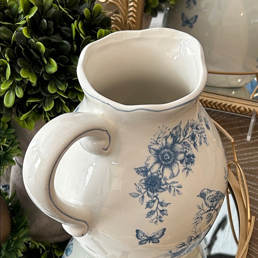 NEW! Vintage Inspired Shabby Chic Floral Blue & White Song Bird Ceramic Pitcher - Picture 9 of 10